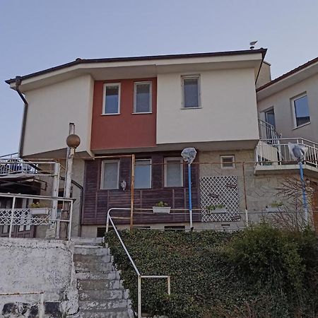 Nikolovi Home Apartments Поморие Экстерьер фото