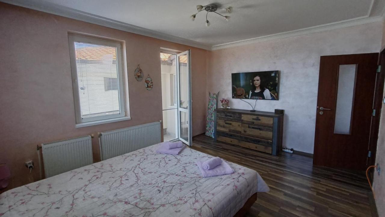 Nikolovi Home Apartments Поморие Экстерьер фото