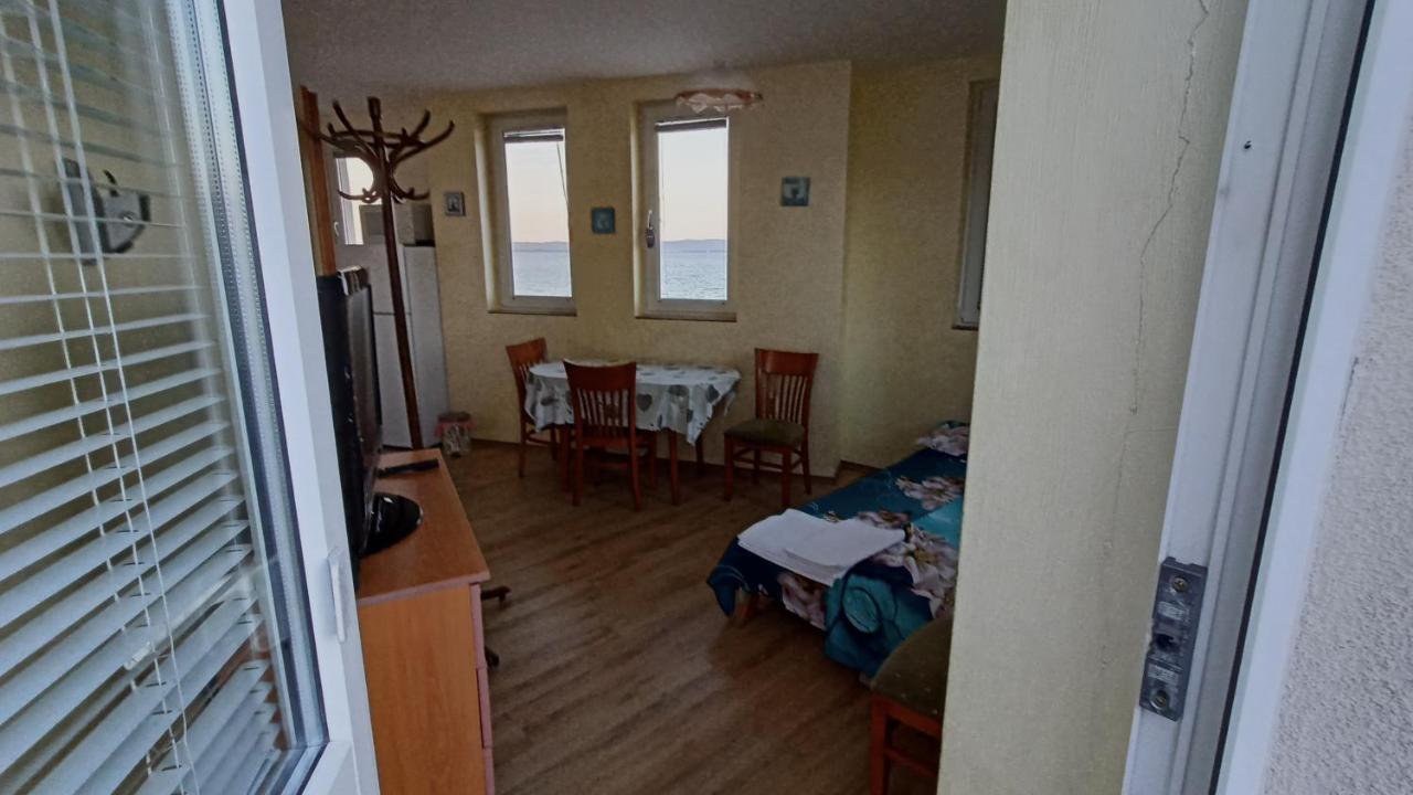 Nikolovi Home Apartments Поморие Экстерьер фото
