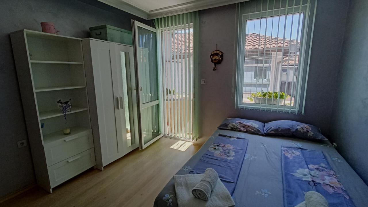 Nikolovi Home Apartments Поморие Экстерьер фото
